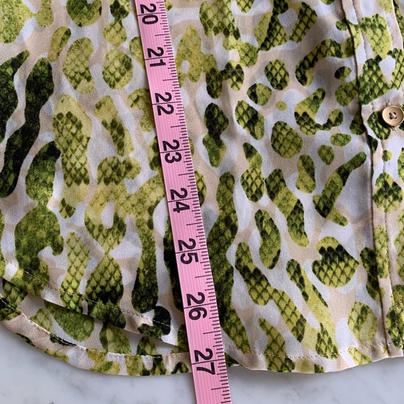 Jones New York Sport chartreuse snakeskin print blouse fold up sleeve size M - Picture 5 of 8